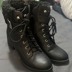 woman’s boots size 8